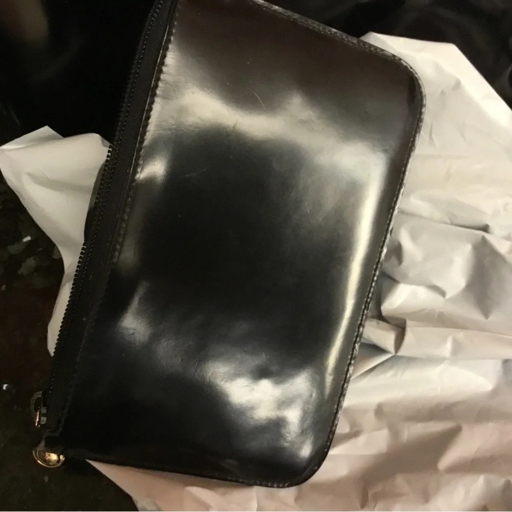 GUCCI black patent tote shoulder bag w/ matching attached pouch; gold hardware. - Picture 11 of 16